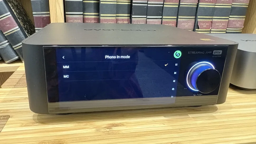Eversolo Play CD Edition, amely MM és MC phono stage opciókat tartalmaz