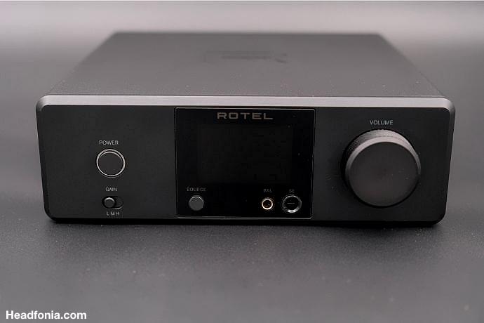 Rotel DX-3 fejhallgató erősítő szemből