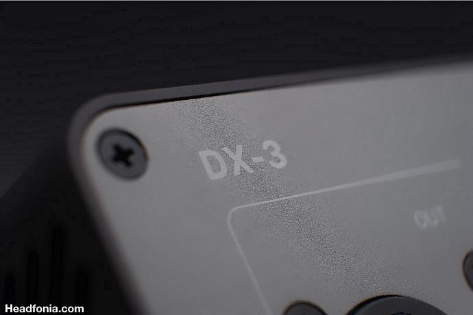 Rotel DX-3 fejhallgató erősítő típusszám a hátlapon