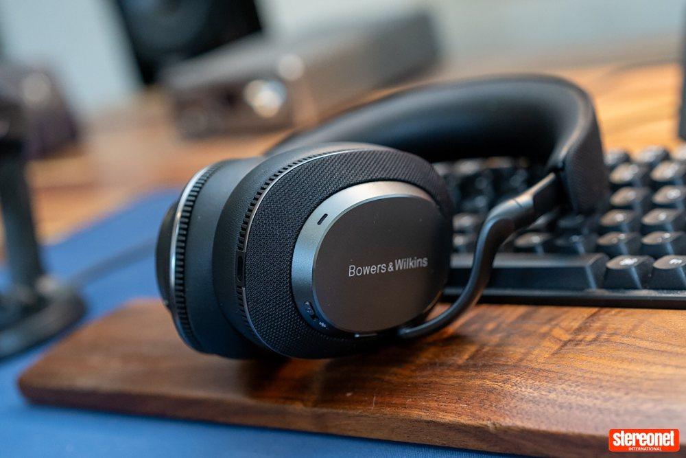 Bowers & Wilklins Px7 S3 billentyűzeten