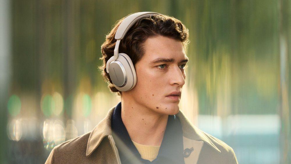 Bowers & Wilkins PX7 S3 férfi modellen