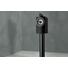 Kép 10/10 - Bowers &amp; Wilkins 705 S3 Fényes Fekete polc hangfal állványon lifestyle studió