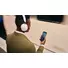 Kép 6/15 - Sonos Ace vezeték nélküli fejhallgató, fehér férfi vonaton